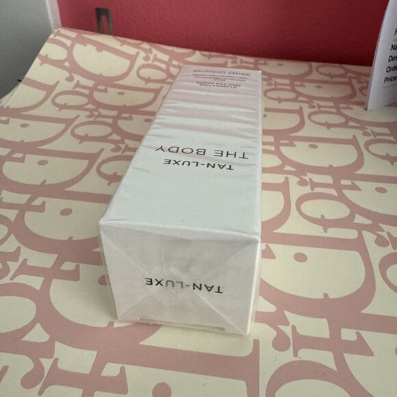 Tan-Luxe The Body Illuminating Self Tan Drops Serum Light/Medium 1.01 Oz SEALED - Picture 5 of 6